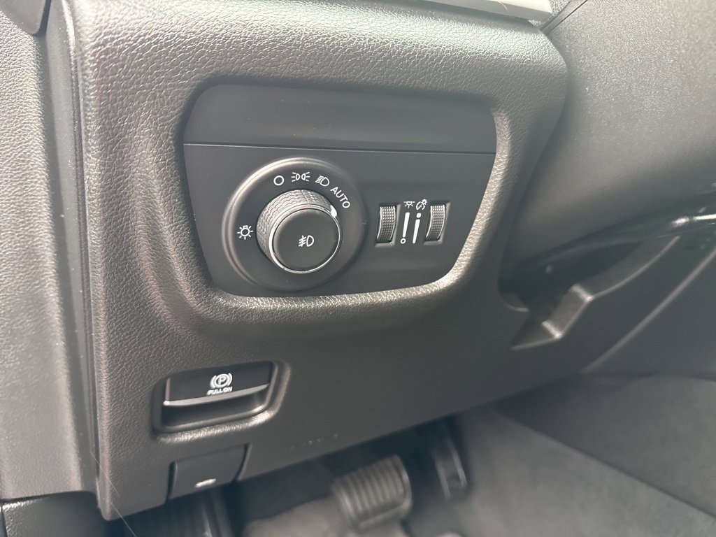 Used 2022 Jeep Grand Cherokee Limited image 16