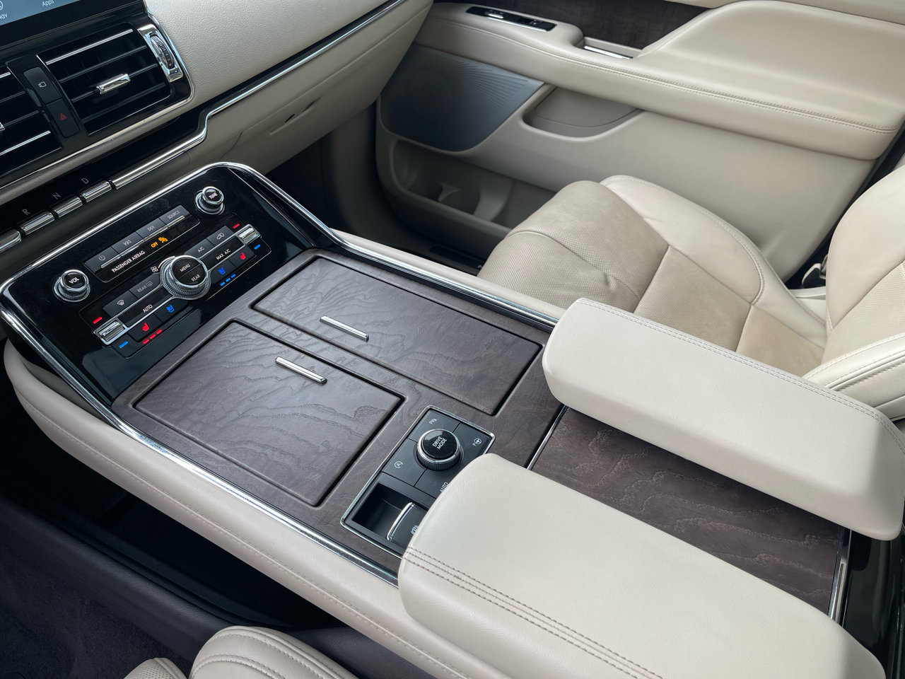 Used 2021 Lincoln Navigator Reserve RWD image 11