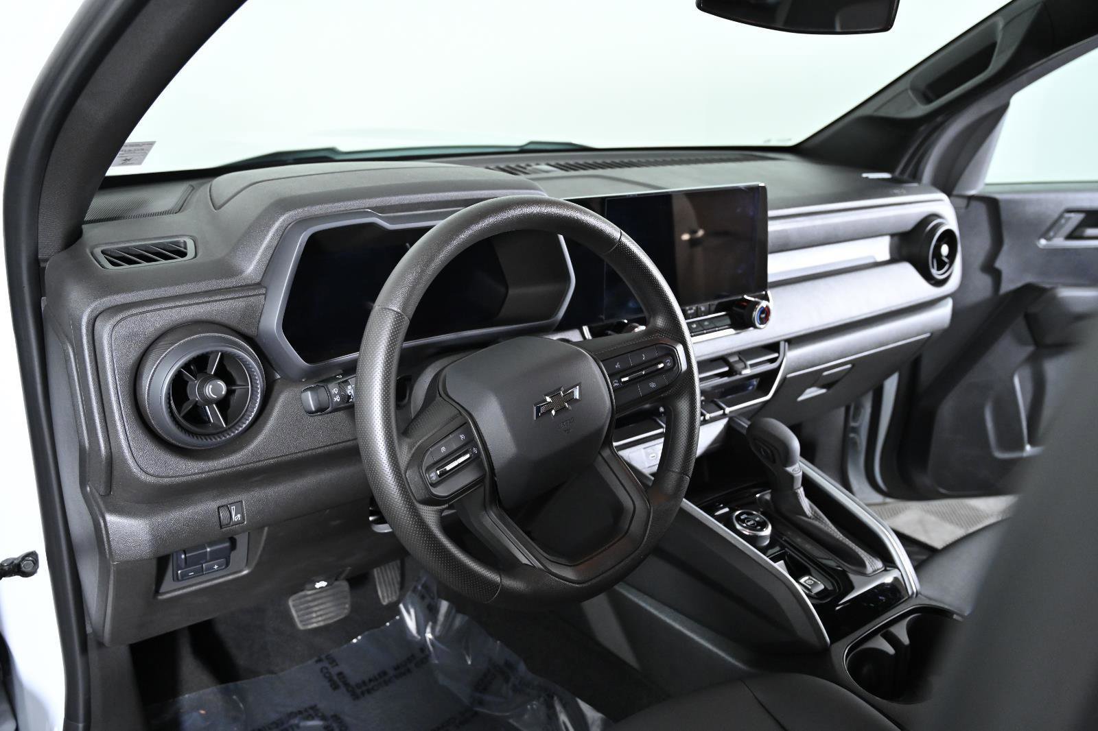 Used 2024 Chevrolet Colorado Trail Boss w/ Advanced Trailering Package image 12