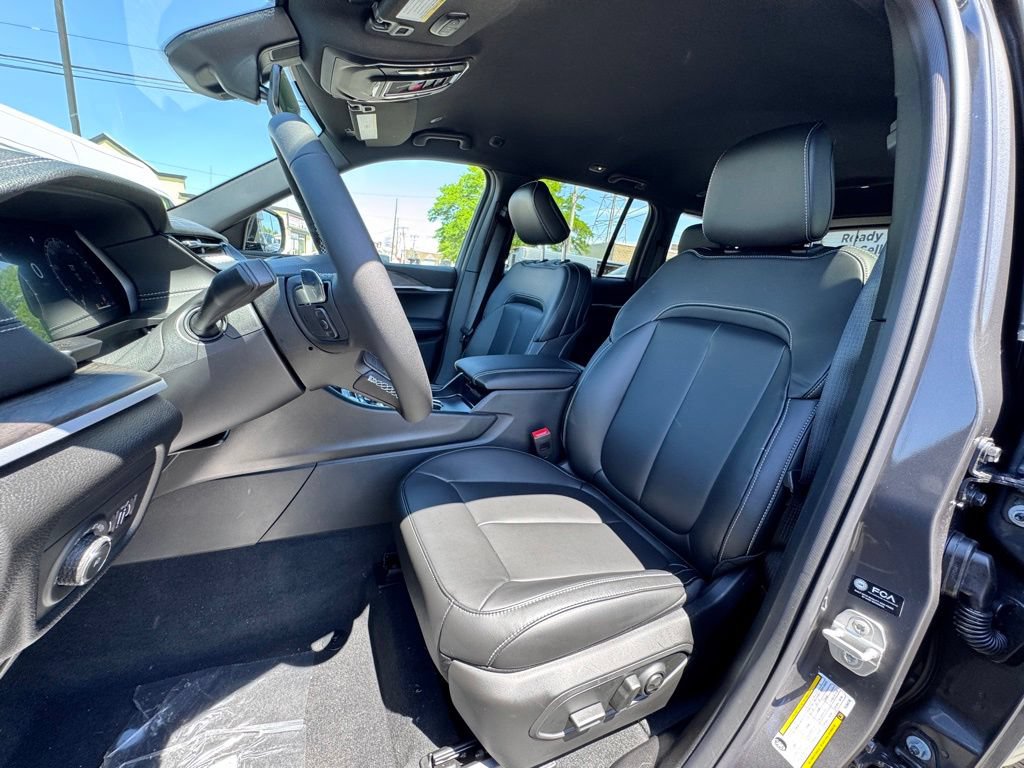 New 2026 Jeep Grand Cherokee Limited AWD/4WD image 13