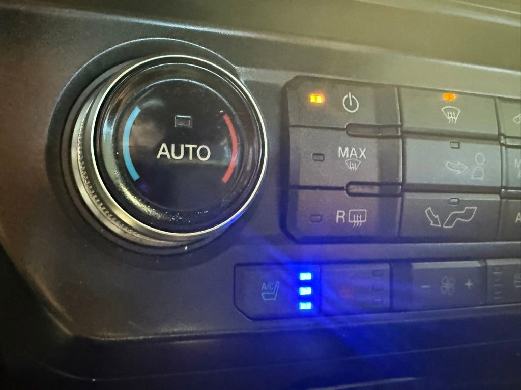 Used 2015 Ford F150 Platinum w/ Equipment Group 701A Luxury image 32