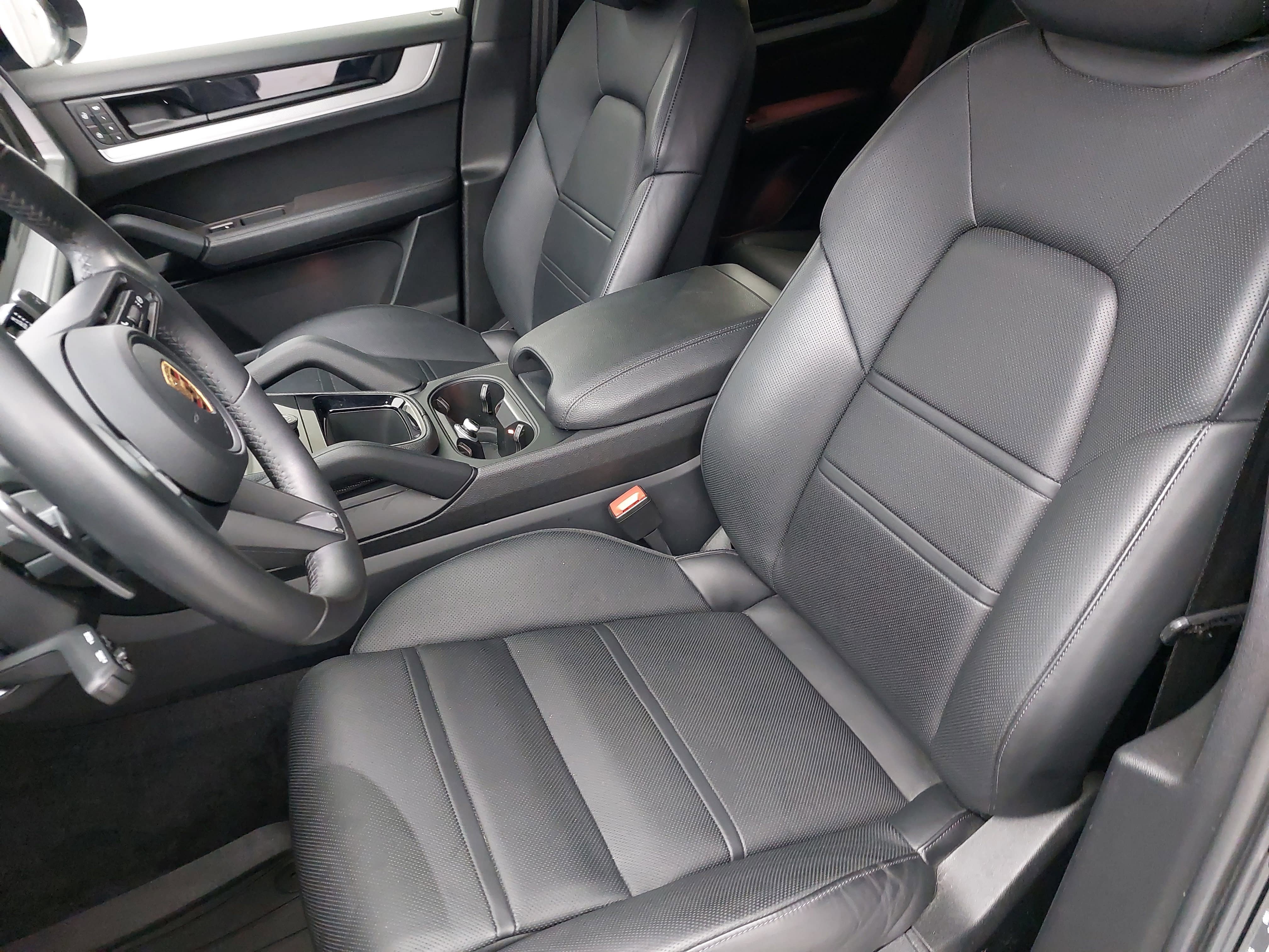 Certified 2024 Porsche Cayenne Coupe AWD/4WD image 17