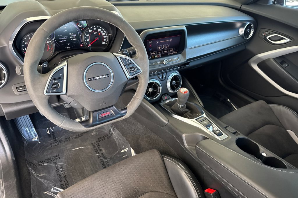 Used 2020 Chevrolet Camaro SS RWD image 4