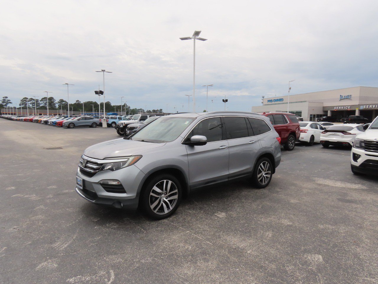 Used 2017 Honda Pilot Touring image 2