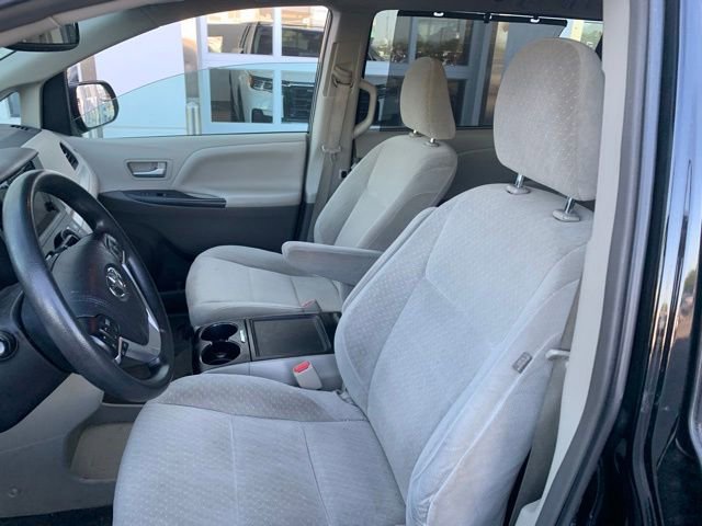 Used 2017 Toyota Sienna LE FWD image 5