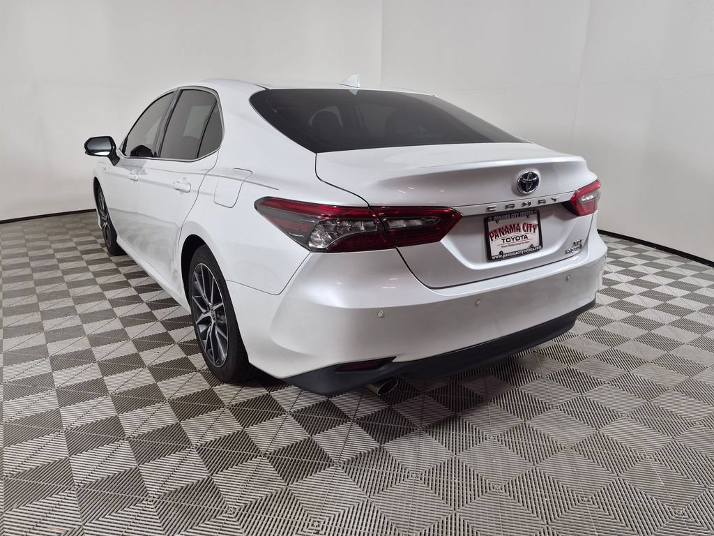 Used 2021 Toyota Camry XLE w/ Navigation Upgrade Package FWD image 5