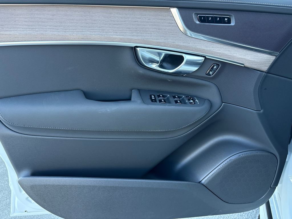 New 2026 Volvo XC90 T8 Core image 7