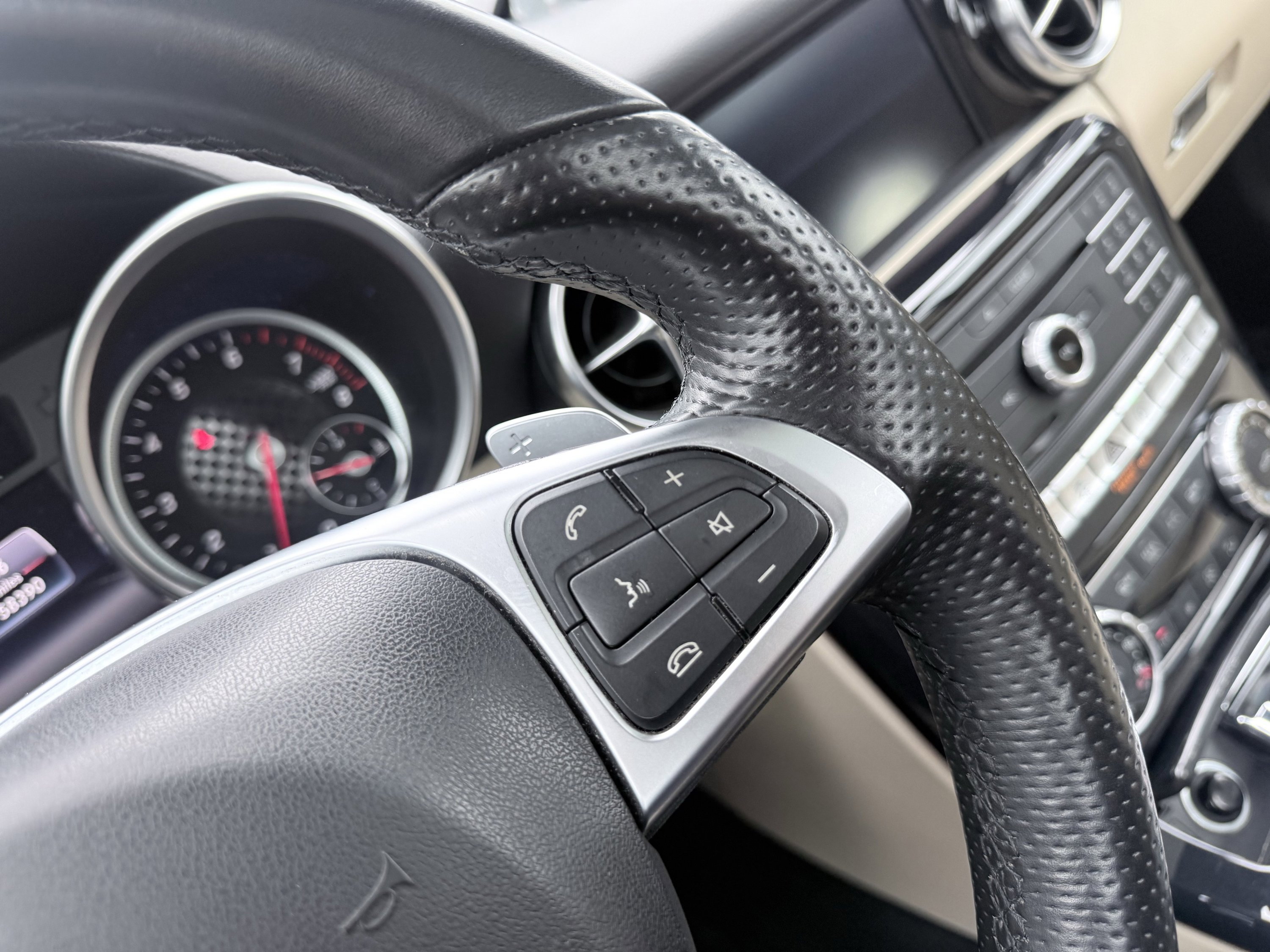 Used 2020 Mercedes-Benz SLC 300 w/ Premium Package image 45