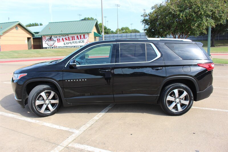 Used 2018 Chevrolet Traverse LT FWD image 2