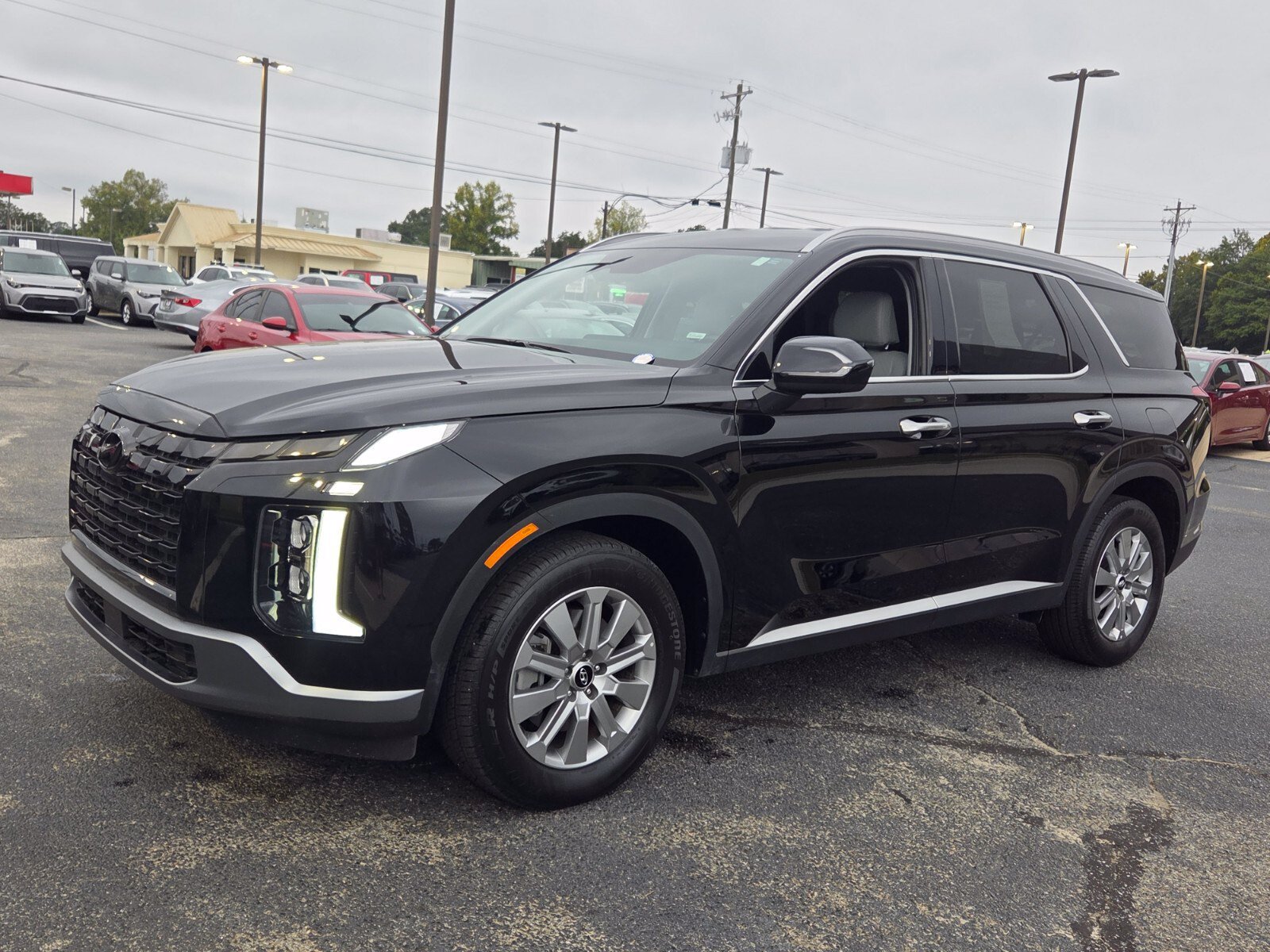 Certified 2025 Hyundai Palisade SEL FWD image 3