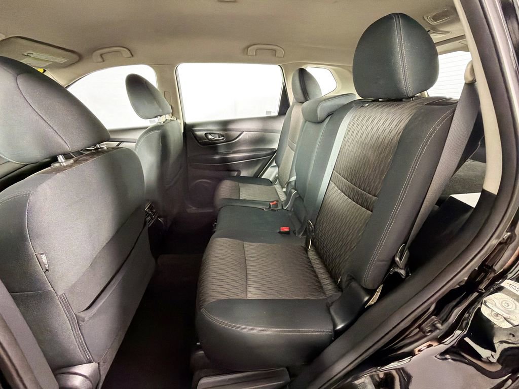 Used 2017 Nissan Rogue S FWD image 23