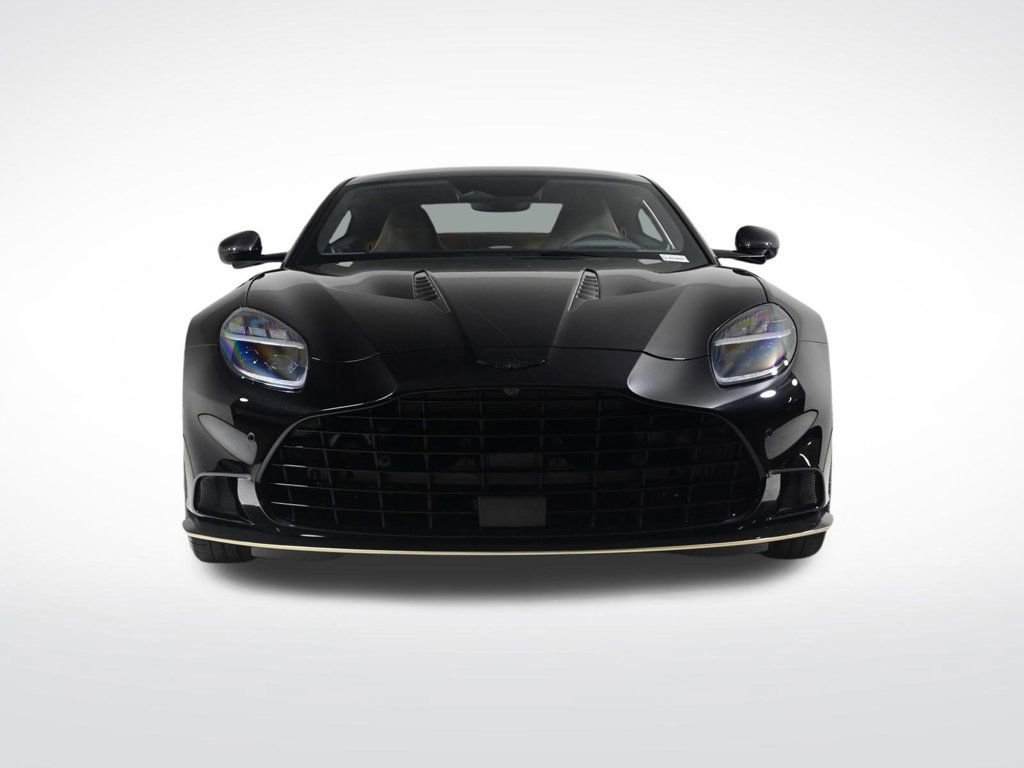 Used 2025 Aston Martin Vanquish image 8