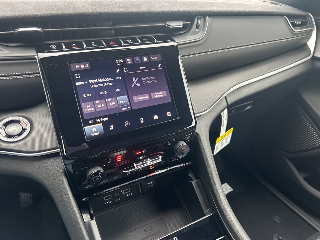 New 2025 Jeep Grand Cherokee Altitude image 11