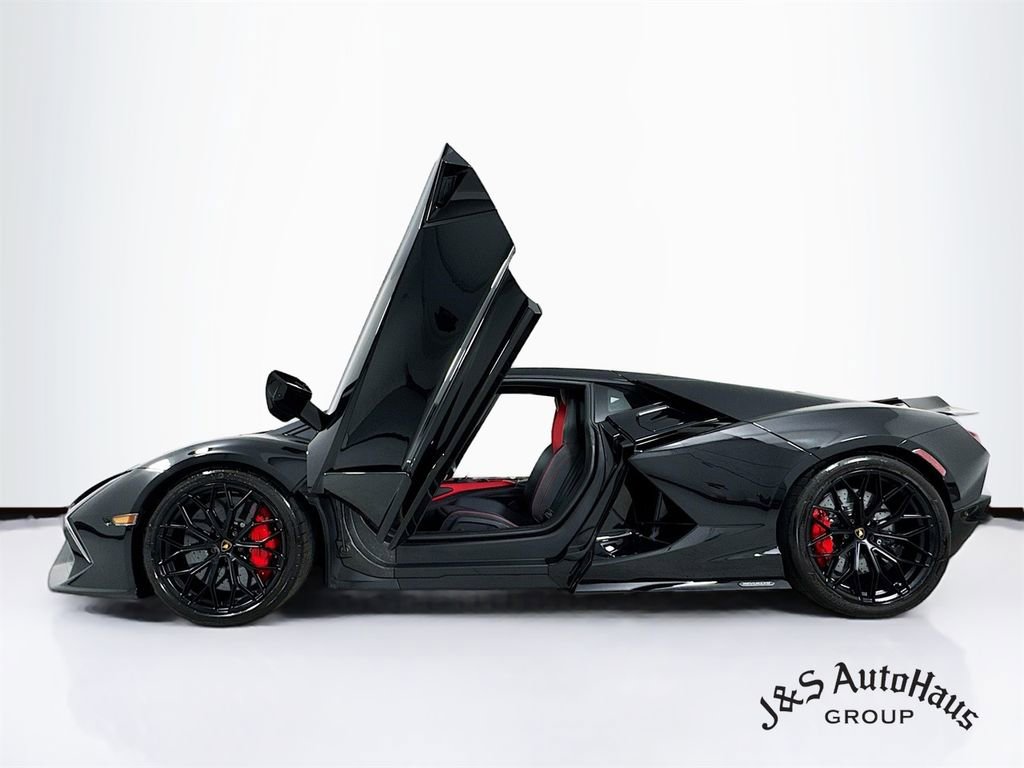 Used 2024 Lamborghini Revuelto image 4