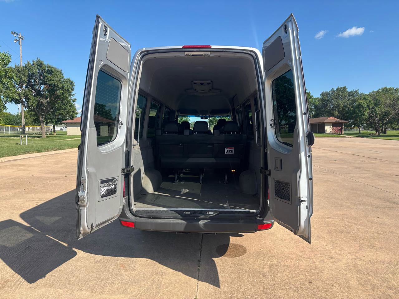 Used 2007 Dodge Sprinter 2500 w/ Cooling Group RWD image 36