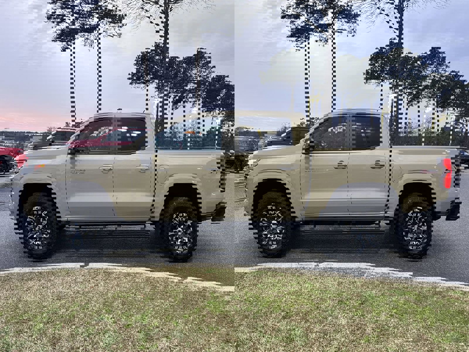 Used 2023 Chevrolet Colorado Z71 w/ Z71 Convenience Package 2 image 7