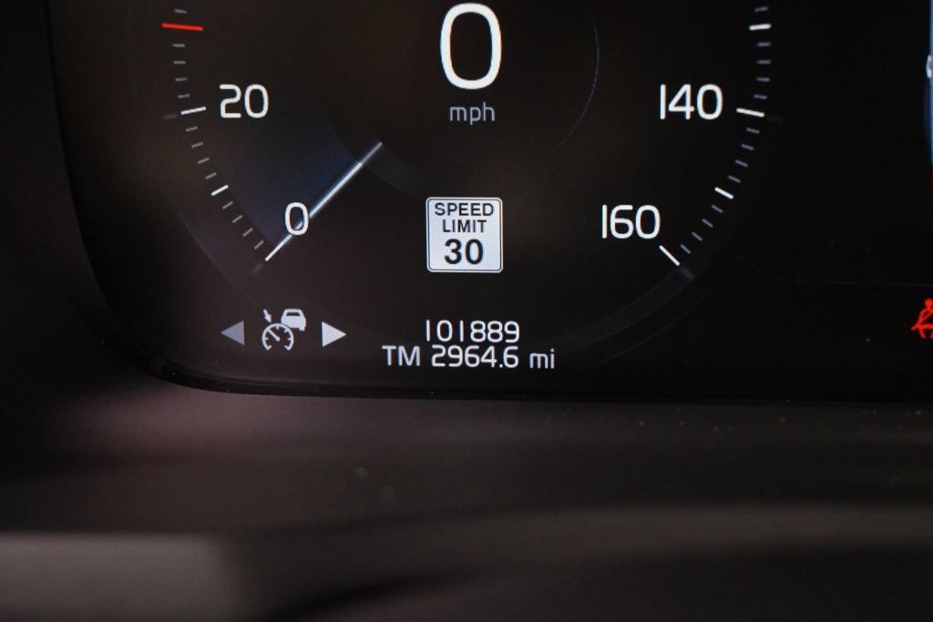 Used 2018 Volvo XC90 T5 Momentum w/ Convenience Package AWD/4WD image 26