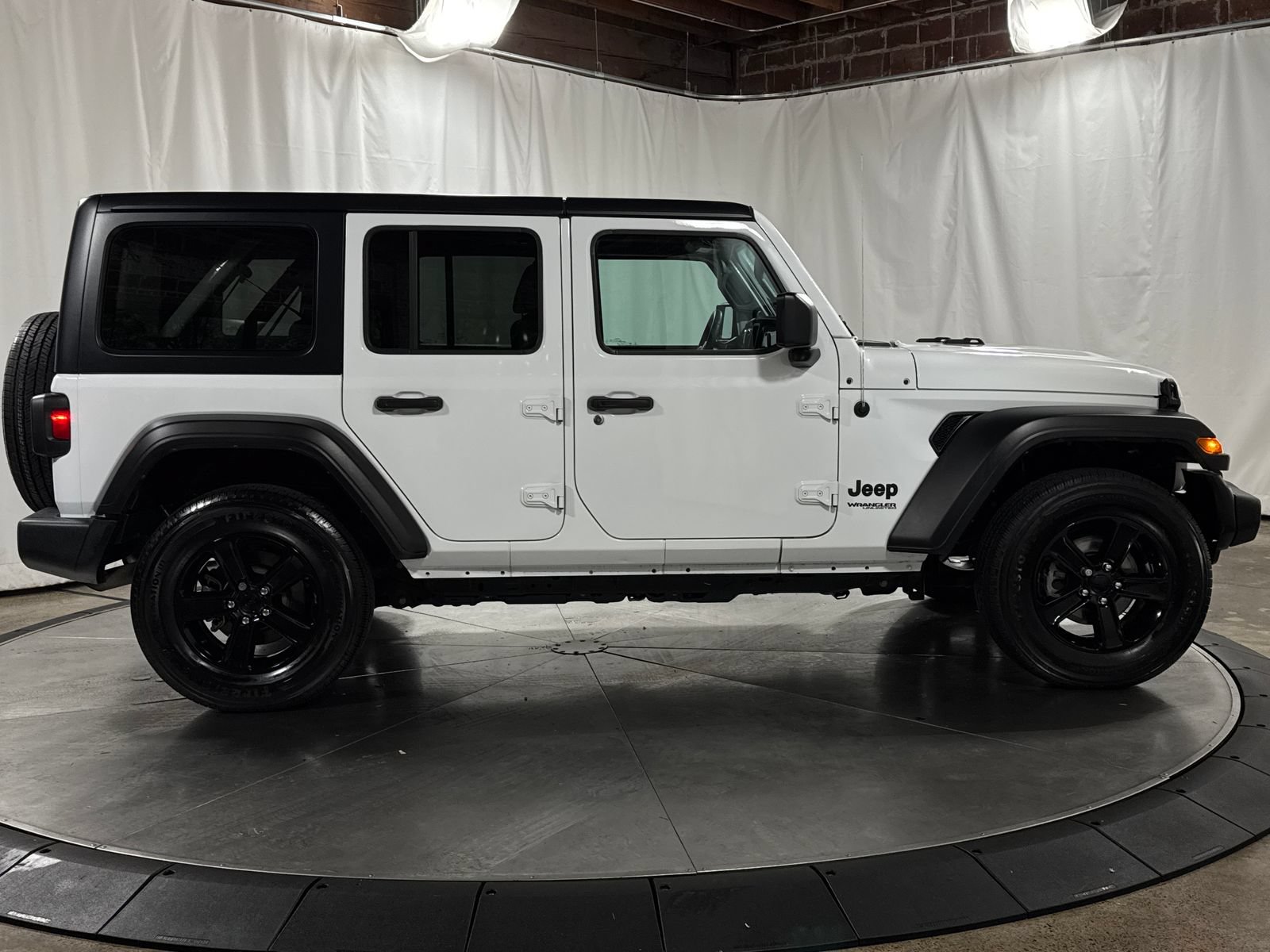 Used 2022 Jeep Wrangler Unlimited Sport AWD/4WD image 6