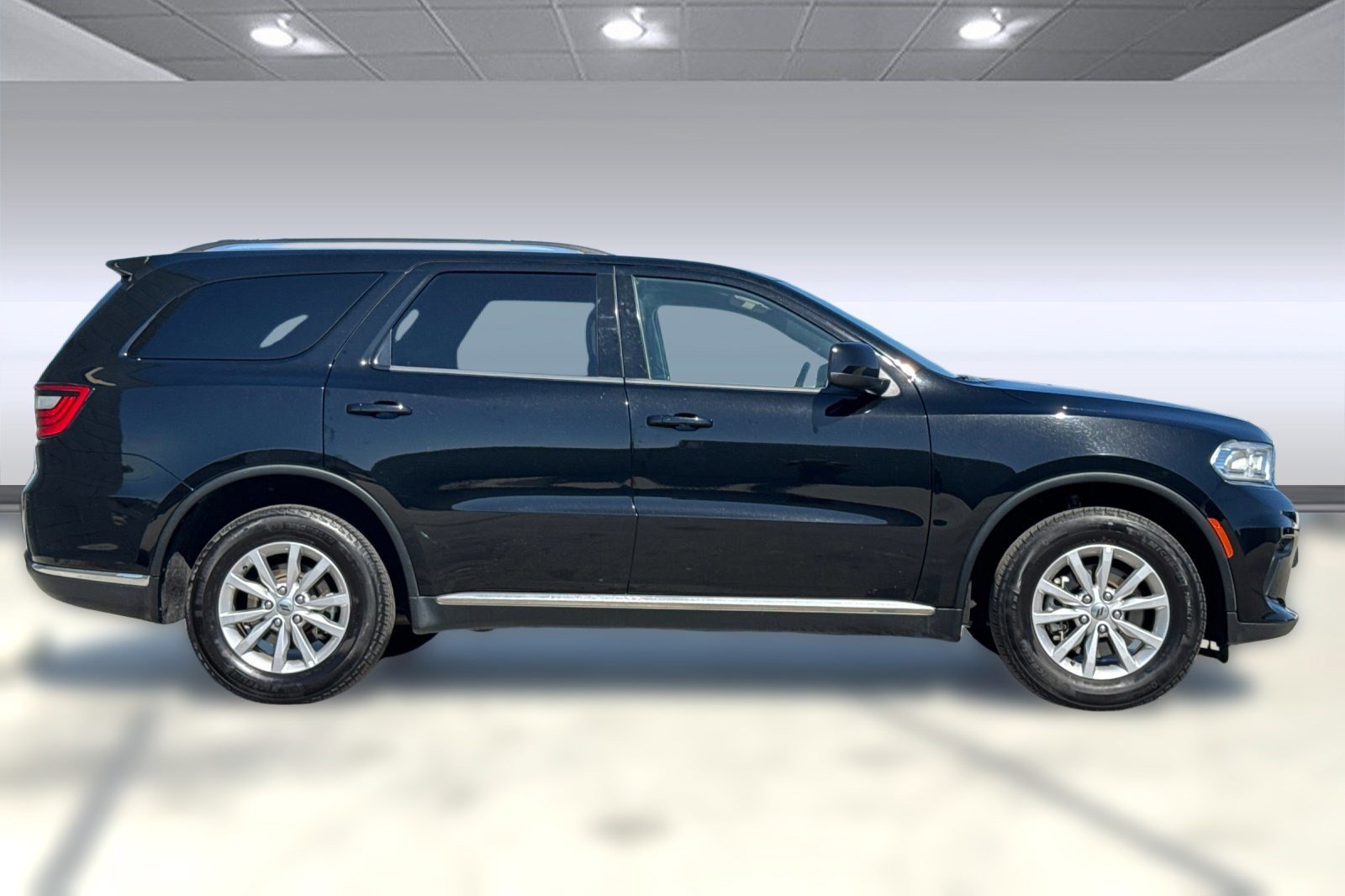 Used 2024 Dodge Durango SXT image 2