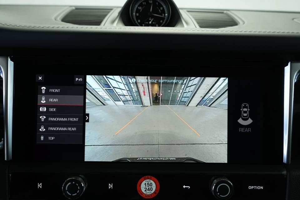 Certified 2026 Porsche Macan AWD/4WD image 19