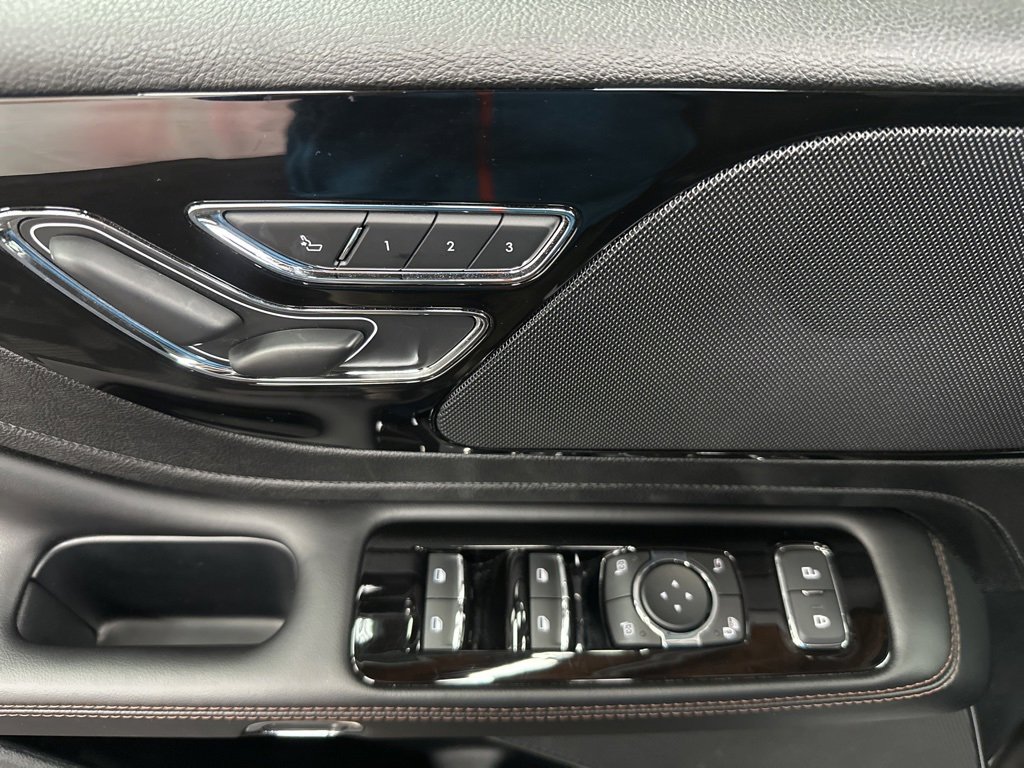 Used 2024 Lincoln Aviator AWD w/ Premium Package image 19