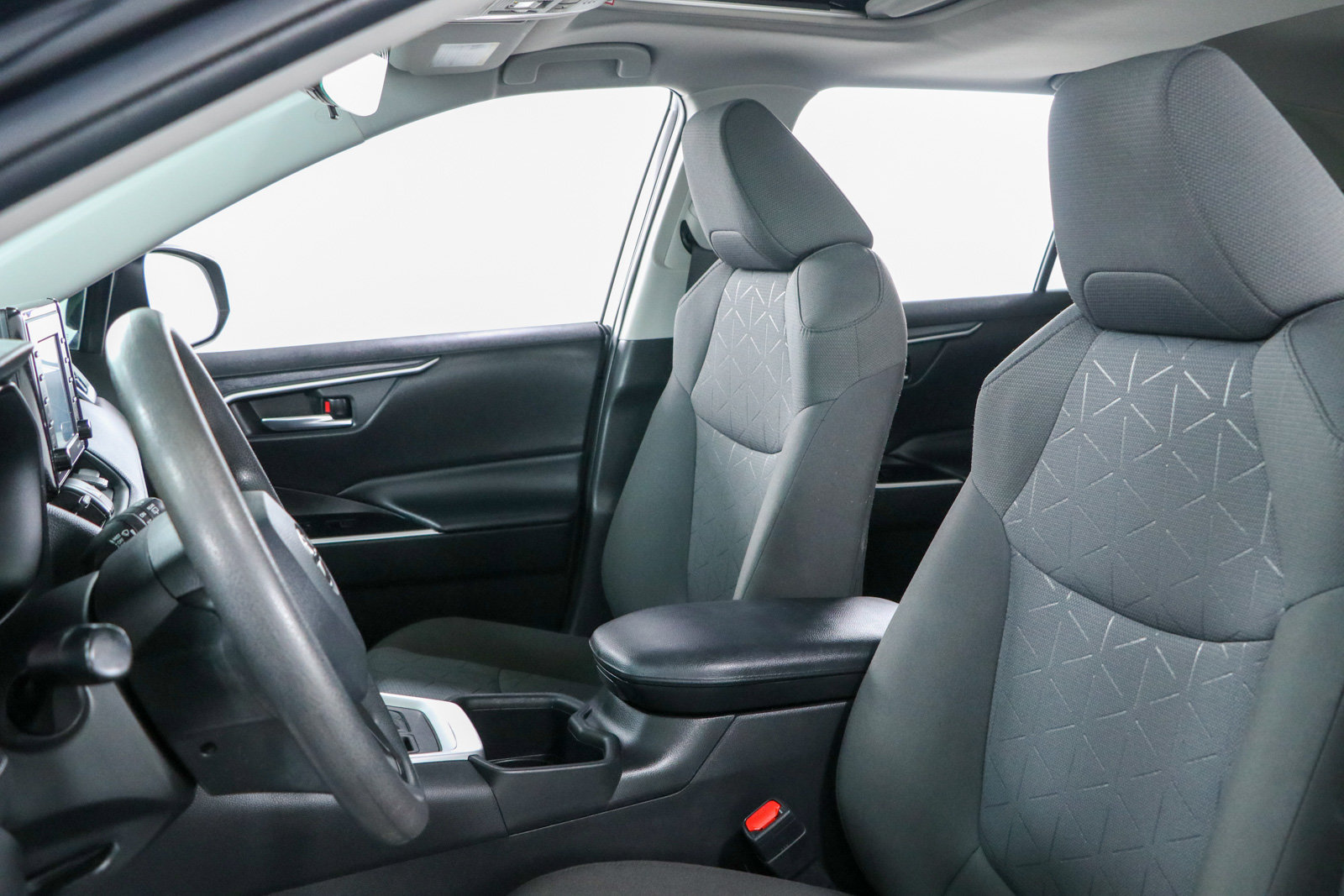 Used 2022 Toyota RAV4 XLE w/ Convenience Package FWD image 24