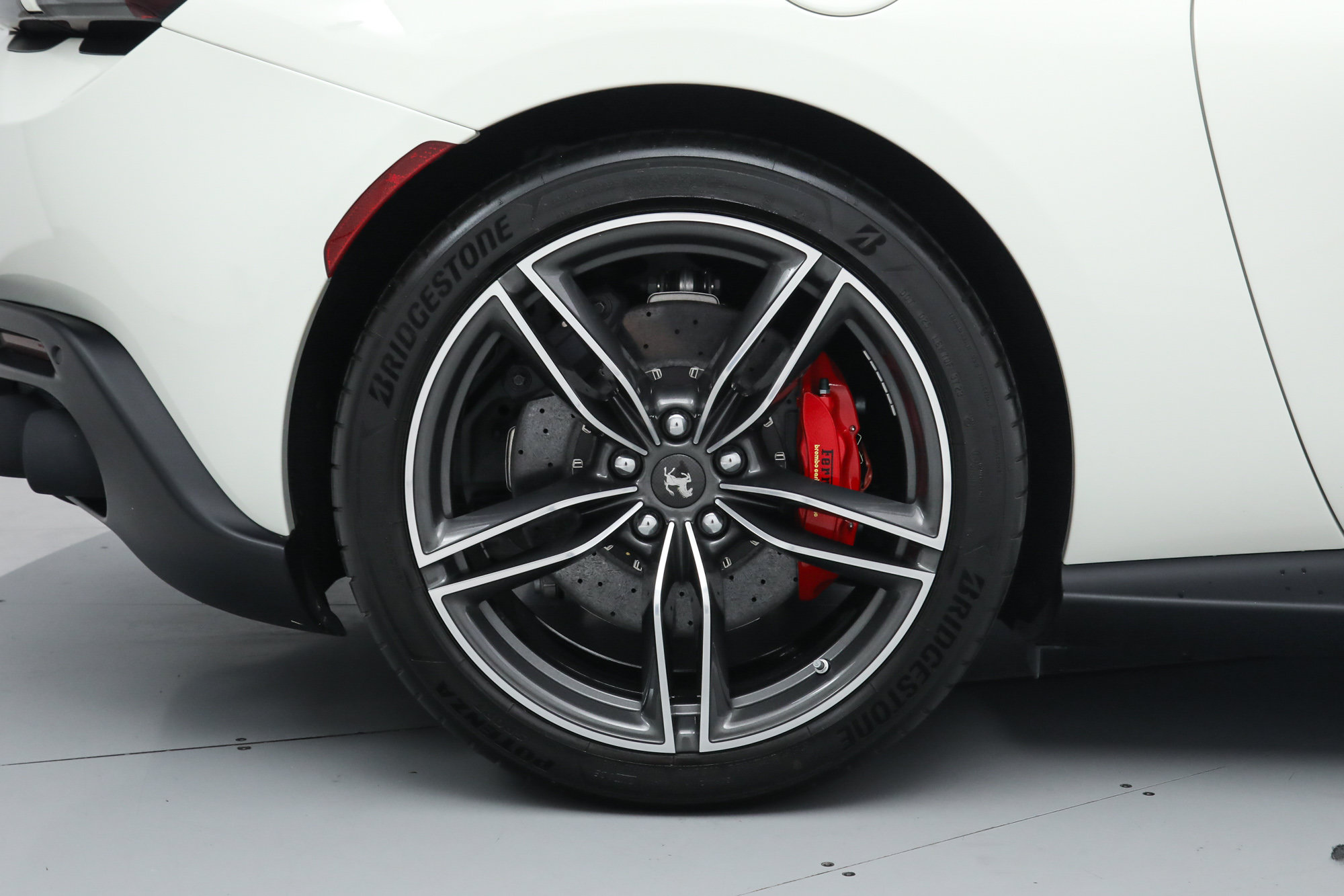 Certified 2025 Ferrari Roma Spider RWD image 43