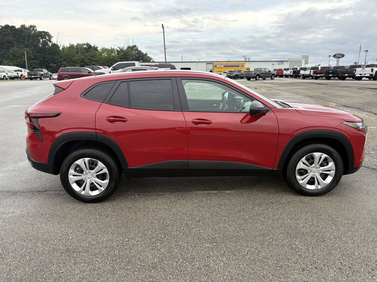 Used 2026 Chevrolet Trax LS FWD image 2
