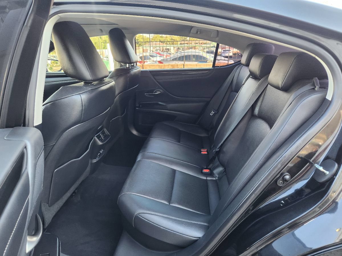 Used 2021 Lexus ES 300h w/ Accessory Package 2 FWD image 11