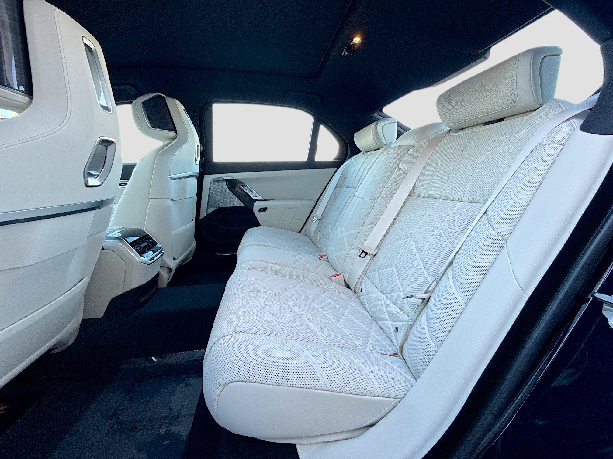 New 2026 BMW i7 xDrive60 w/ Premium Package AWD/4WD image 21