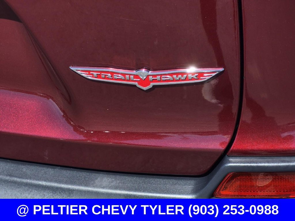 Used 2019 Jeep Cherokee Trailhawk w/ Cold Weather Group AWD/4WD image 10