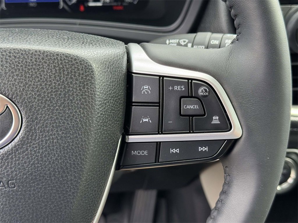 Used 2025 Toyota Grand Highlander AWD Hybrid image 11