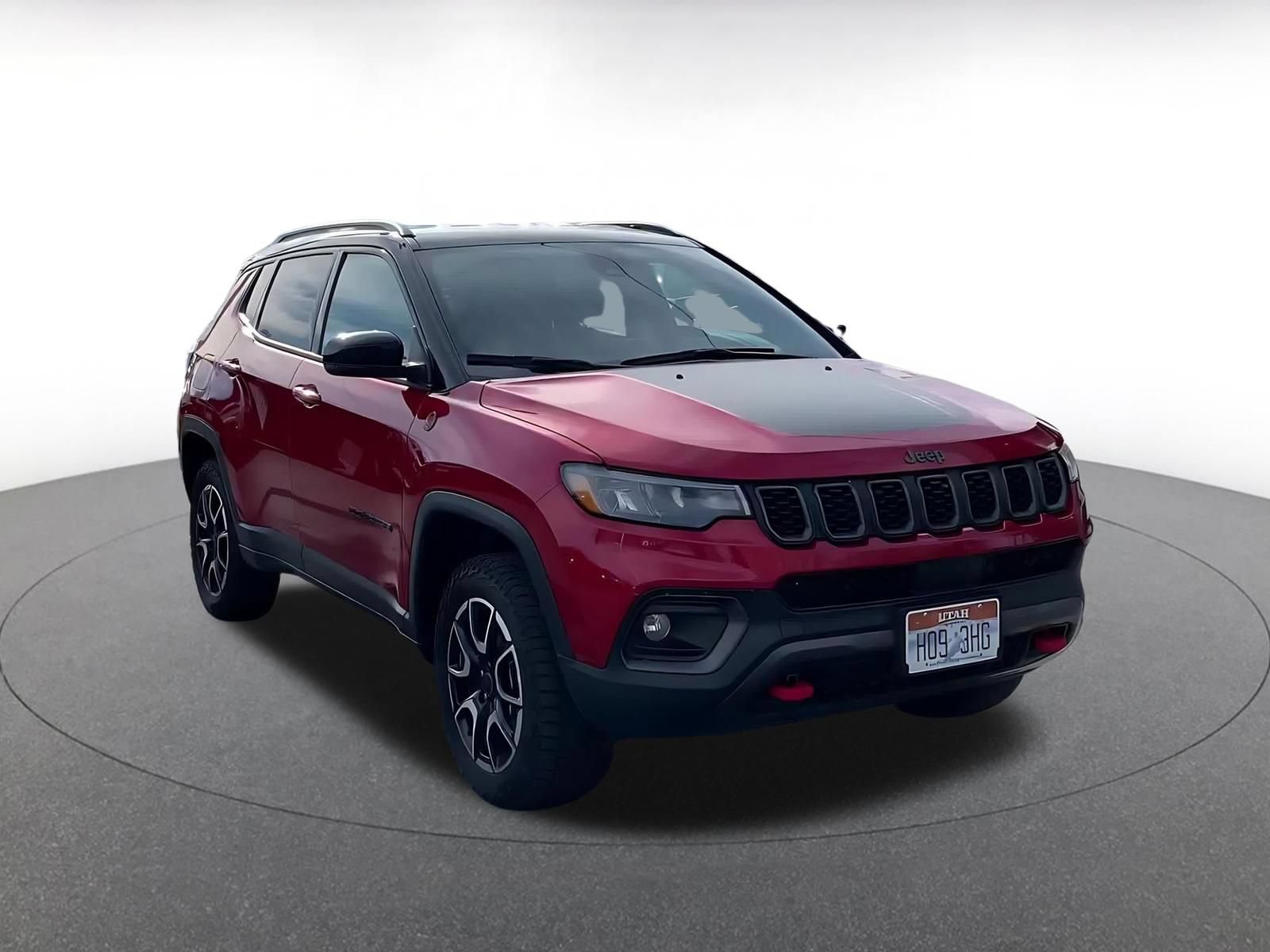 Used 2025 Jeep Compass Trailhawk AWD/4WD image 3