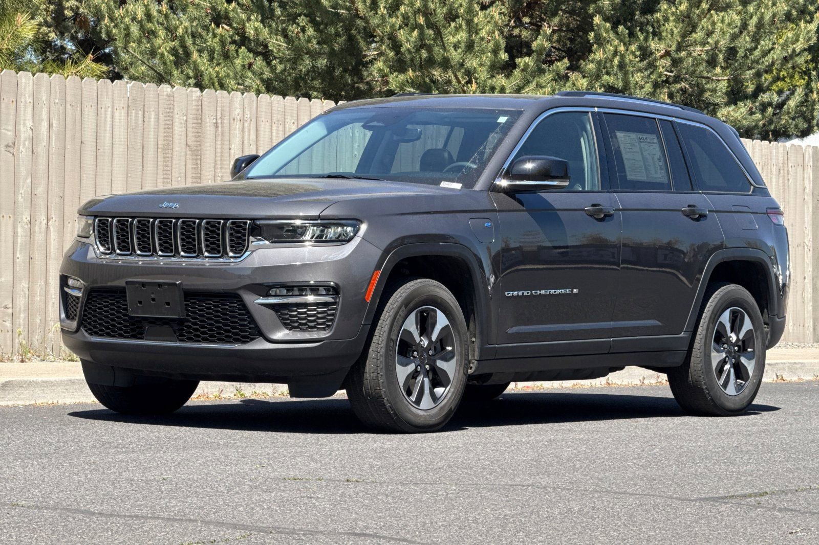 Used 2023 Jeep Grand Cherokee 4WD 4xe image 8