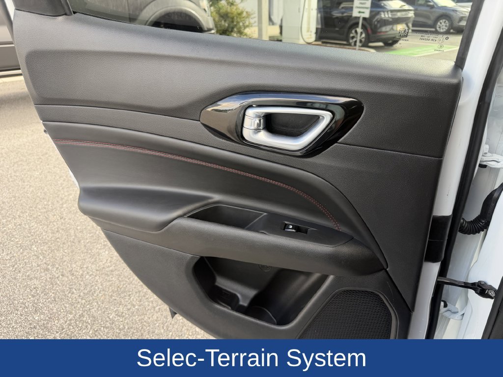 Used 2022 Jeep Compass Trailhawk AWD/4WD image 12