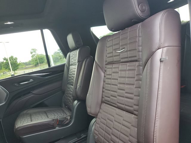 Used 2021 Cadillac Escalade Premium Luxury Platinum w/ Heavy-Duty Trailer Package AWD/4WD image 28