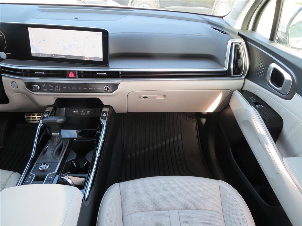 Used 2025 Kia Sorento SX image 13