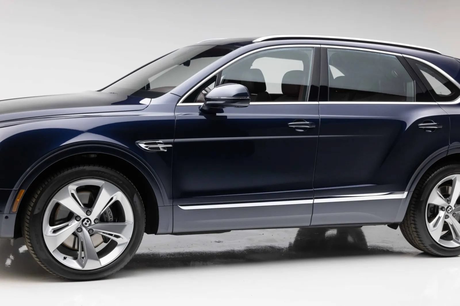 Used 2019 Bentley Bentayga AWD/4WD image 33