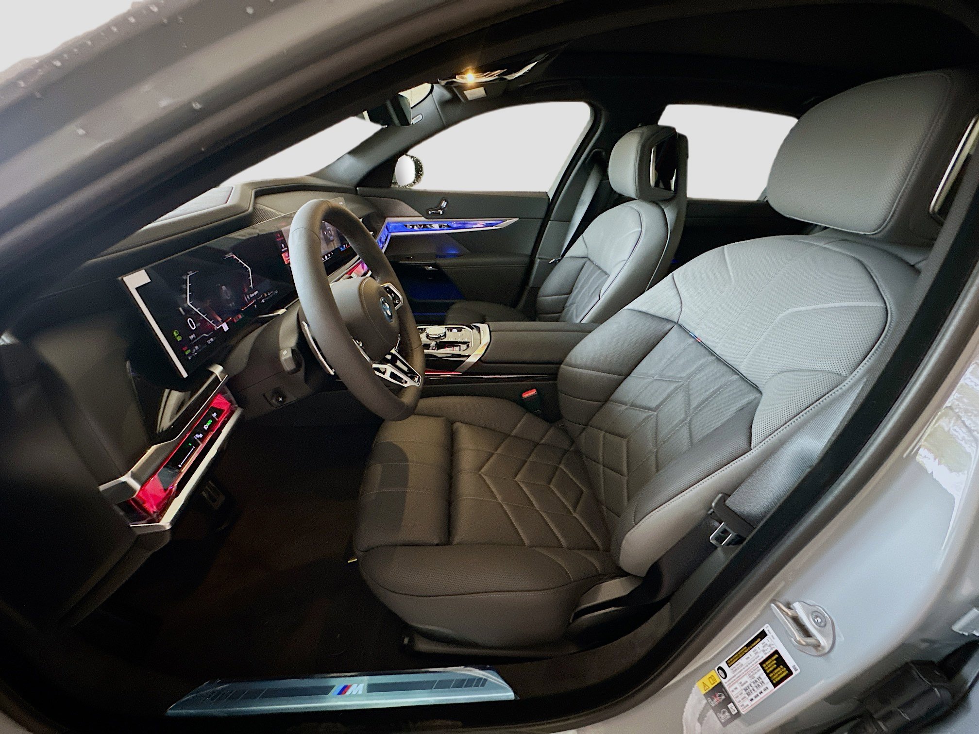 New 2026 BMW 750e xDrive image 16
