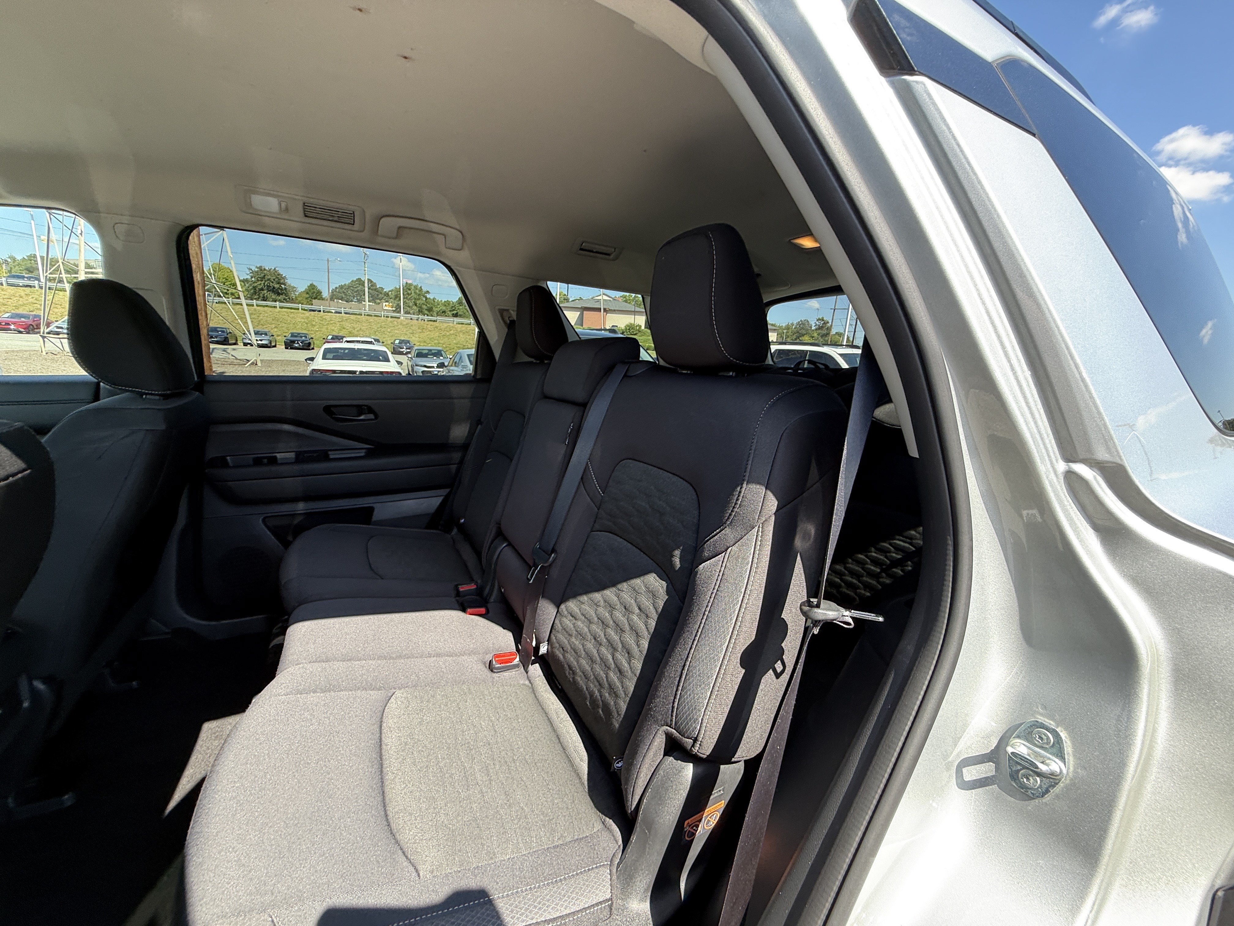 Used 2024 Nissan Pathfinder SV AWD/4WD image 32