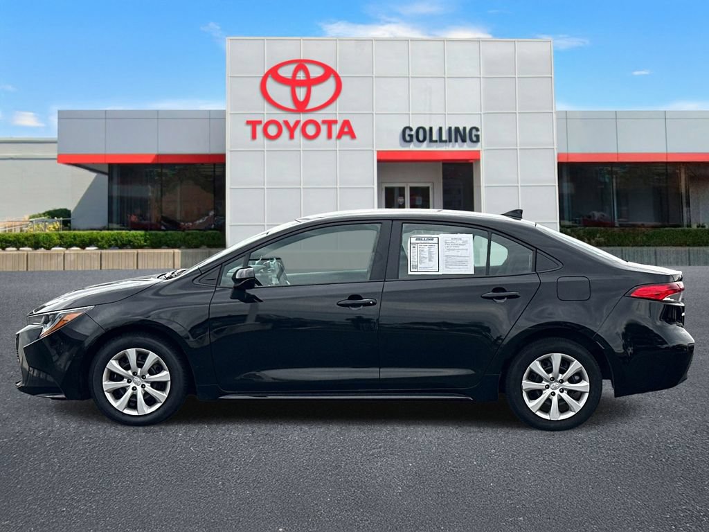 Used 2025 Toyota Corolla LE FWD image 2