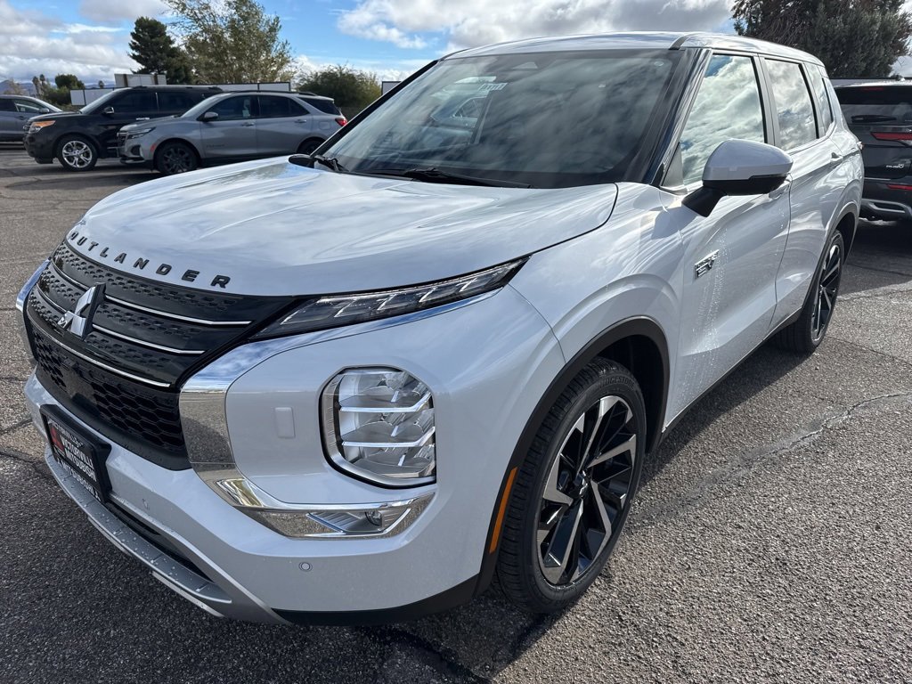 New 2025 Mitsubishi Outlander SE image 3