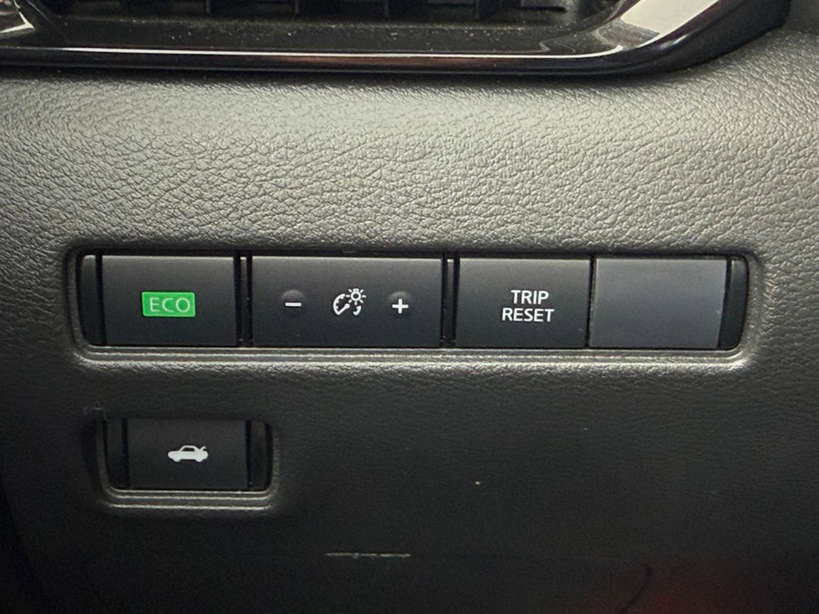 Used 2025 Nissan Sentra SV image 31