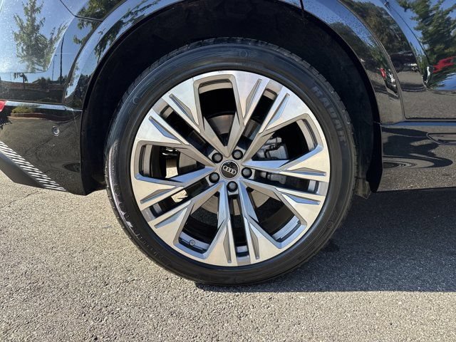 Used 2025 Audi Q8 Premium Plus AWD/4WD image 19