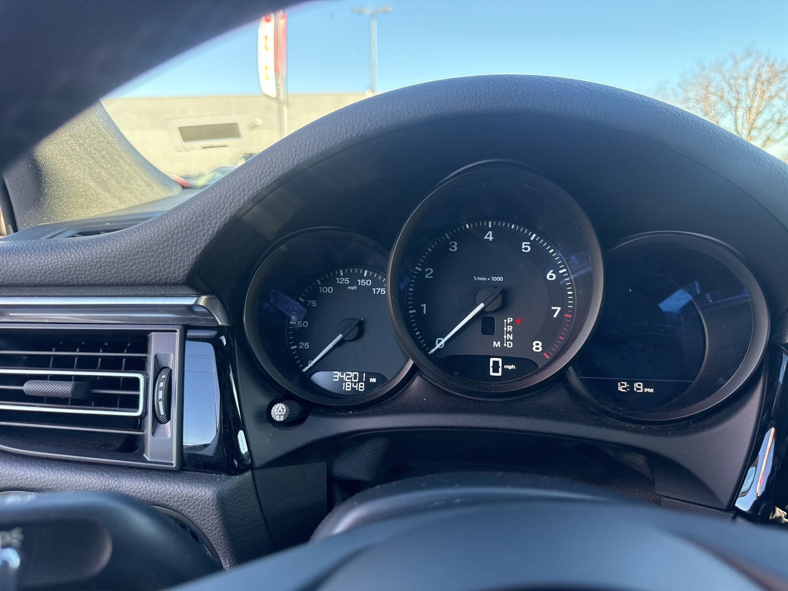 Used 2024 Porsche Macan image 11