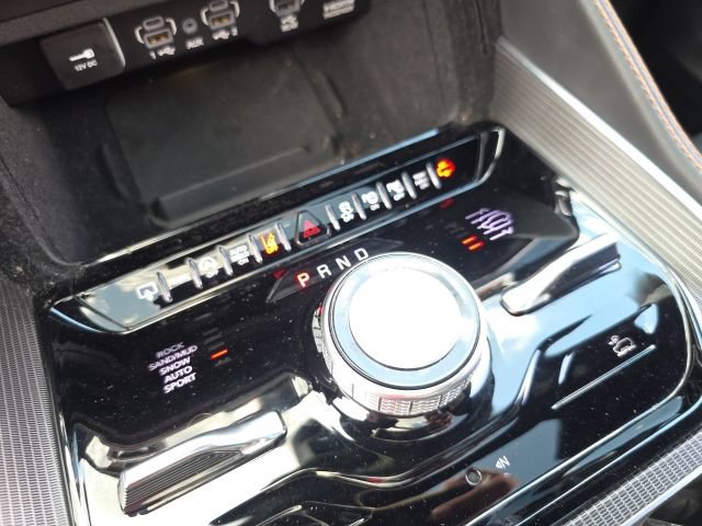 Used 2025 Jeep Grand Wagoneer L Series III w/ Rear Seat Video Group 1 AWD/4WD image 31