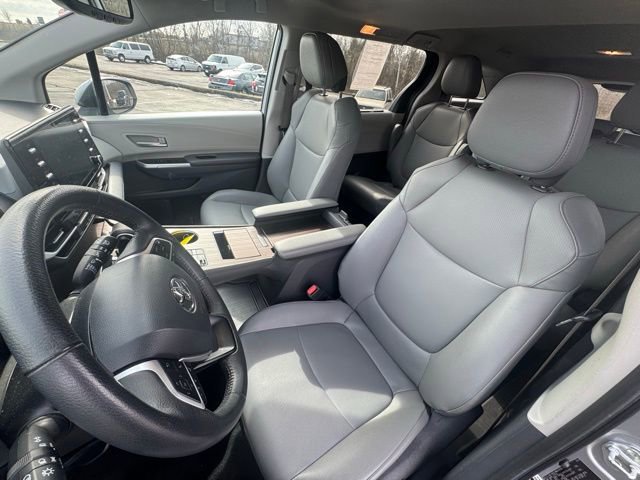 Used 2024 Toyota Sienna XLE image 13