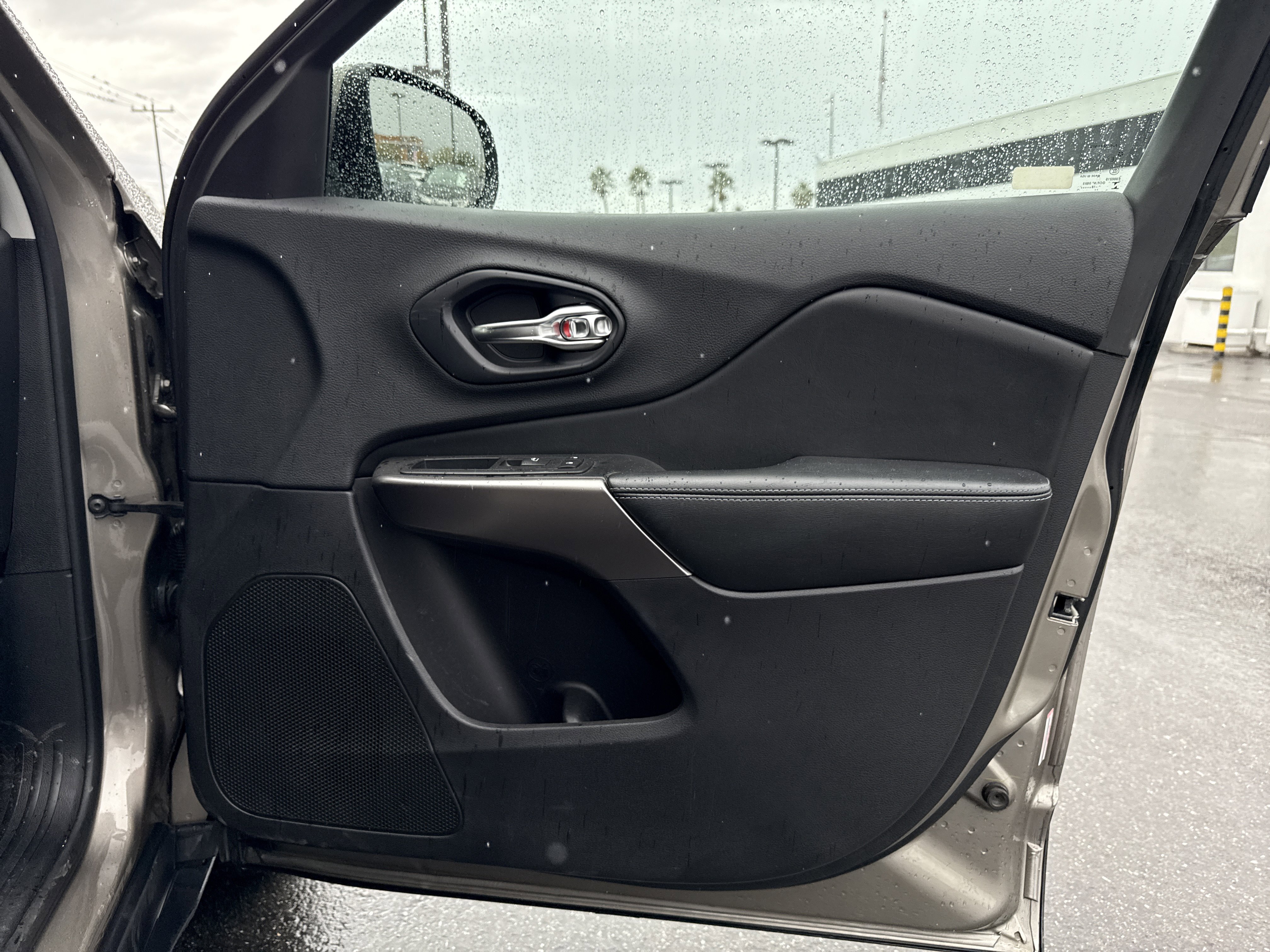 Used 2019 Jeep Cherokee Latitude w/ Popular Appearance Group image 41