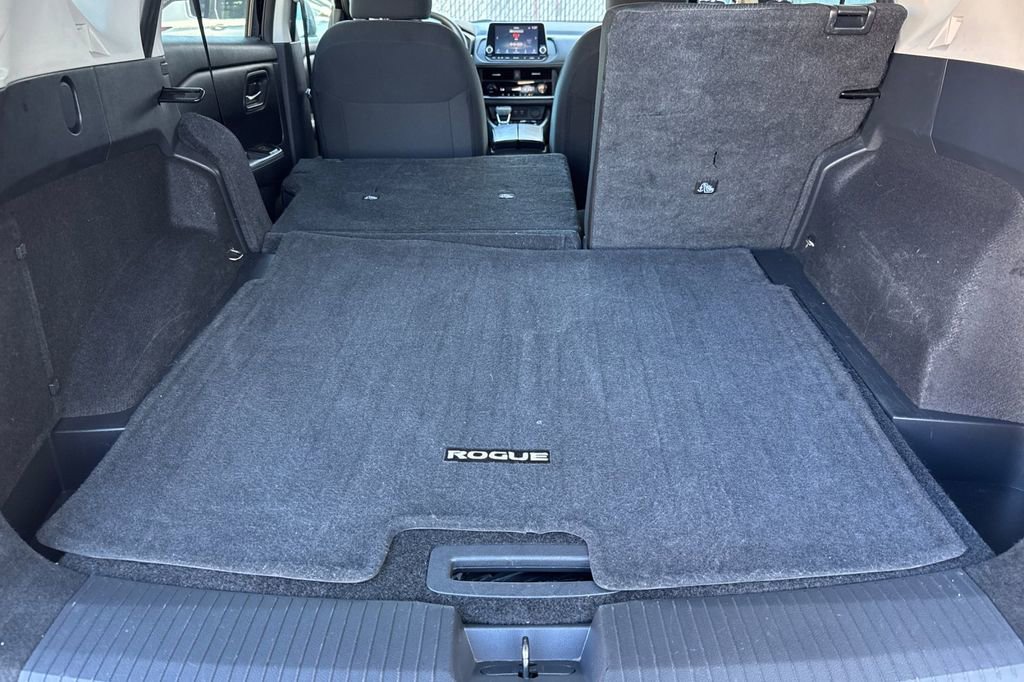 Used 2024 Nissan Rogue SV image 15