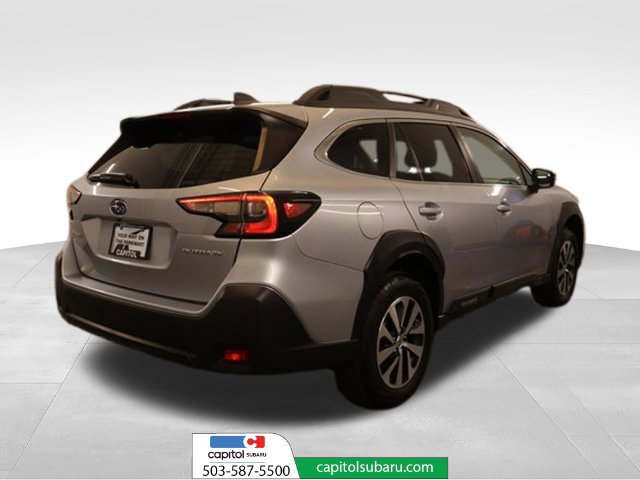Used 2024 Subaru Outback Premium AWD/4WD image 3